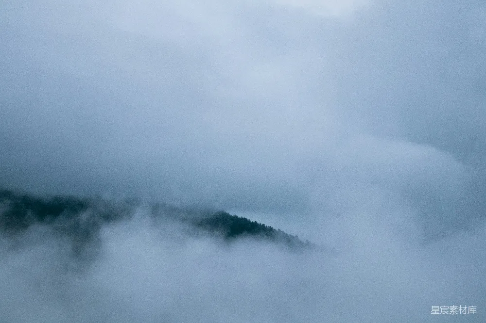 高清摄影 云下的山脉