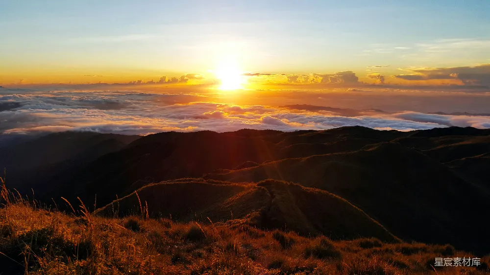 高清摄影 阳光下的山岭山脉