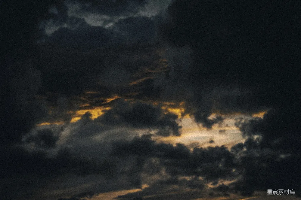 高清摄影 夕阳时的灰色云层