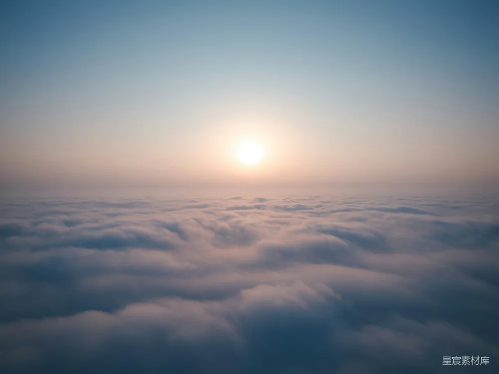 高清摄影 天空中太阳在云层之上闪耀。