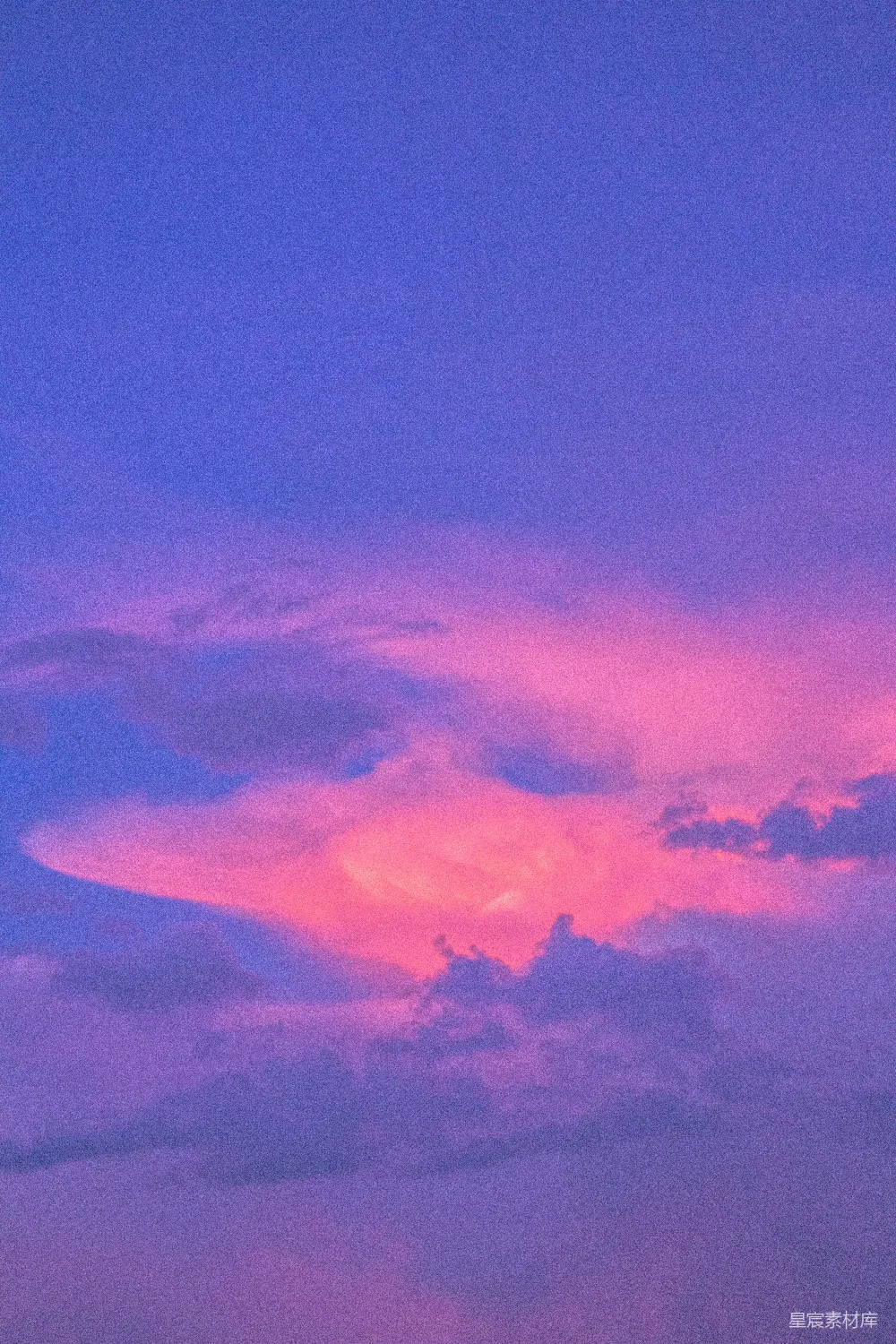 高清摄影 紫色和橙色的阴天天空