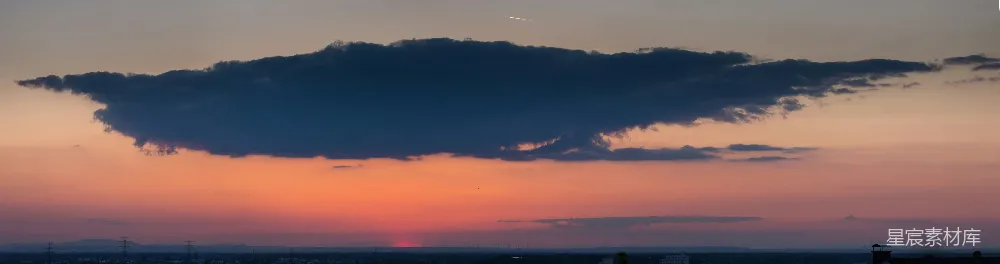 高清摄影 夕阳余晖中有云朵