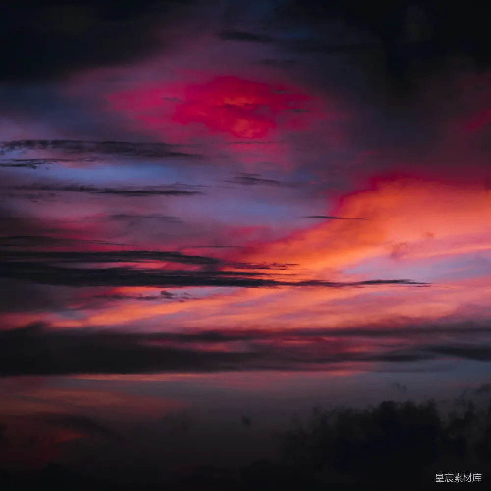 高清摄影 夕阳时分橙色和黑色的云朵