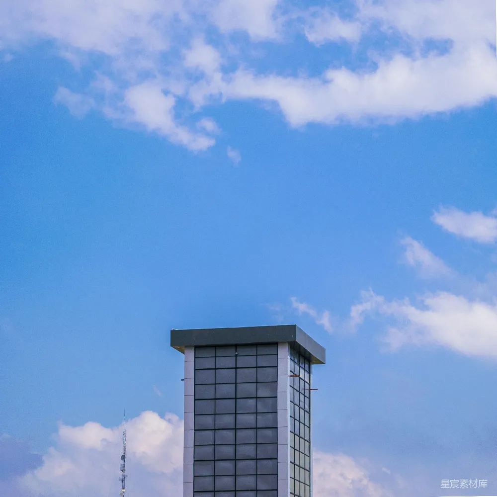 高清摄影 白天白黑建筑下的蓝天