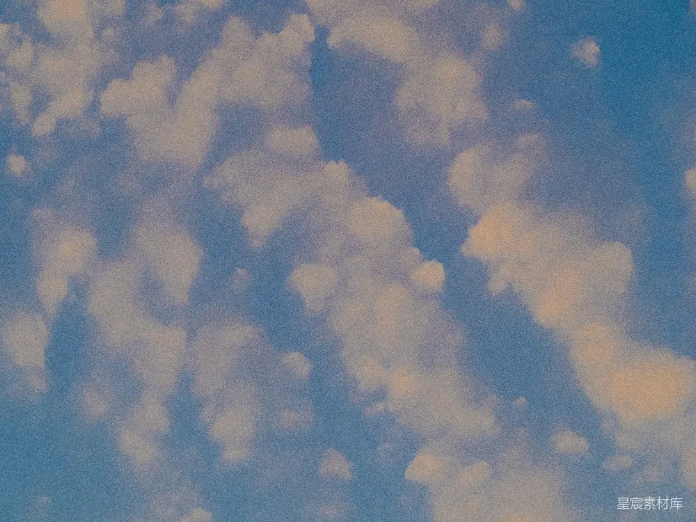 高清摄影 fluffy云在淡蓝色的天空中漂浮