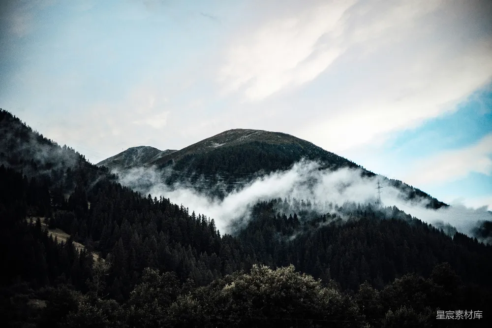 高清摄影 云中的山峰