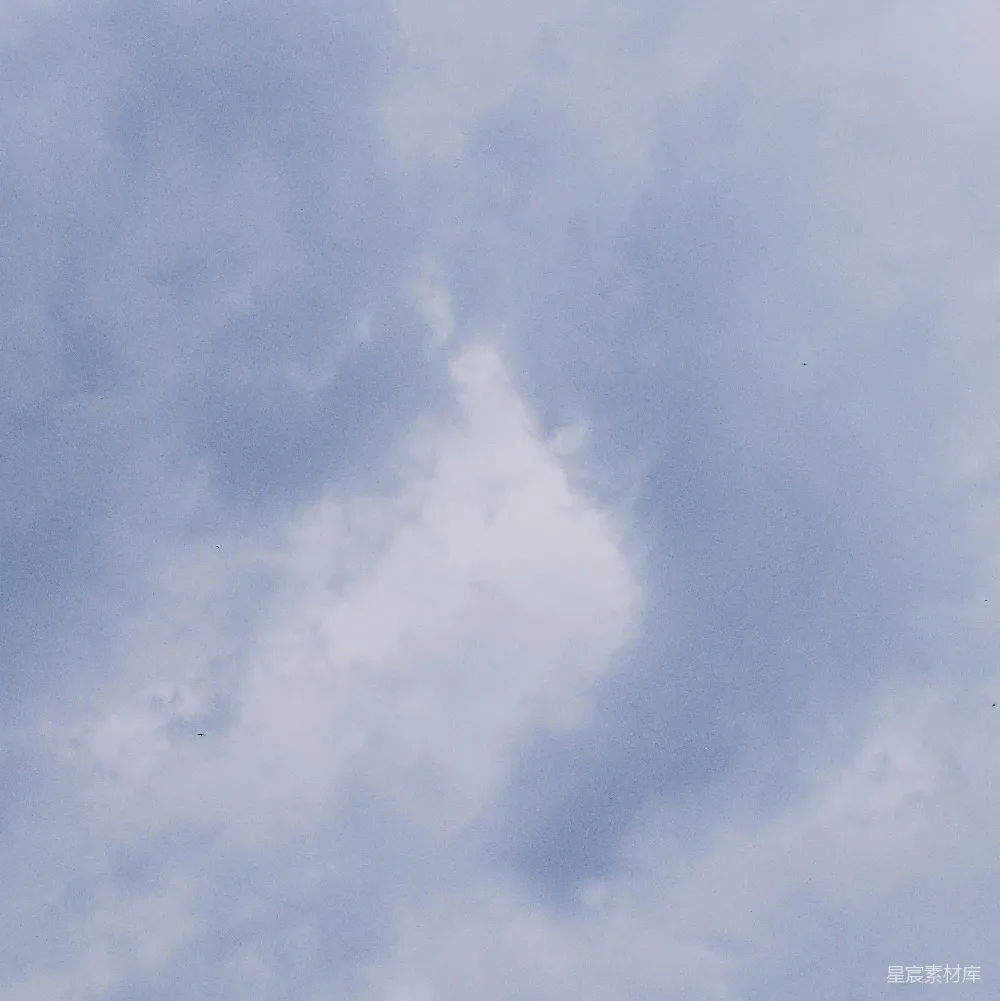 高清摄影 灰白色云朵覆盖下的阴沉天空。