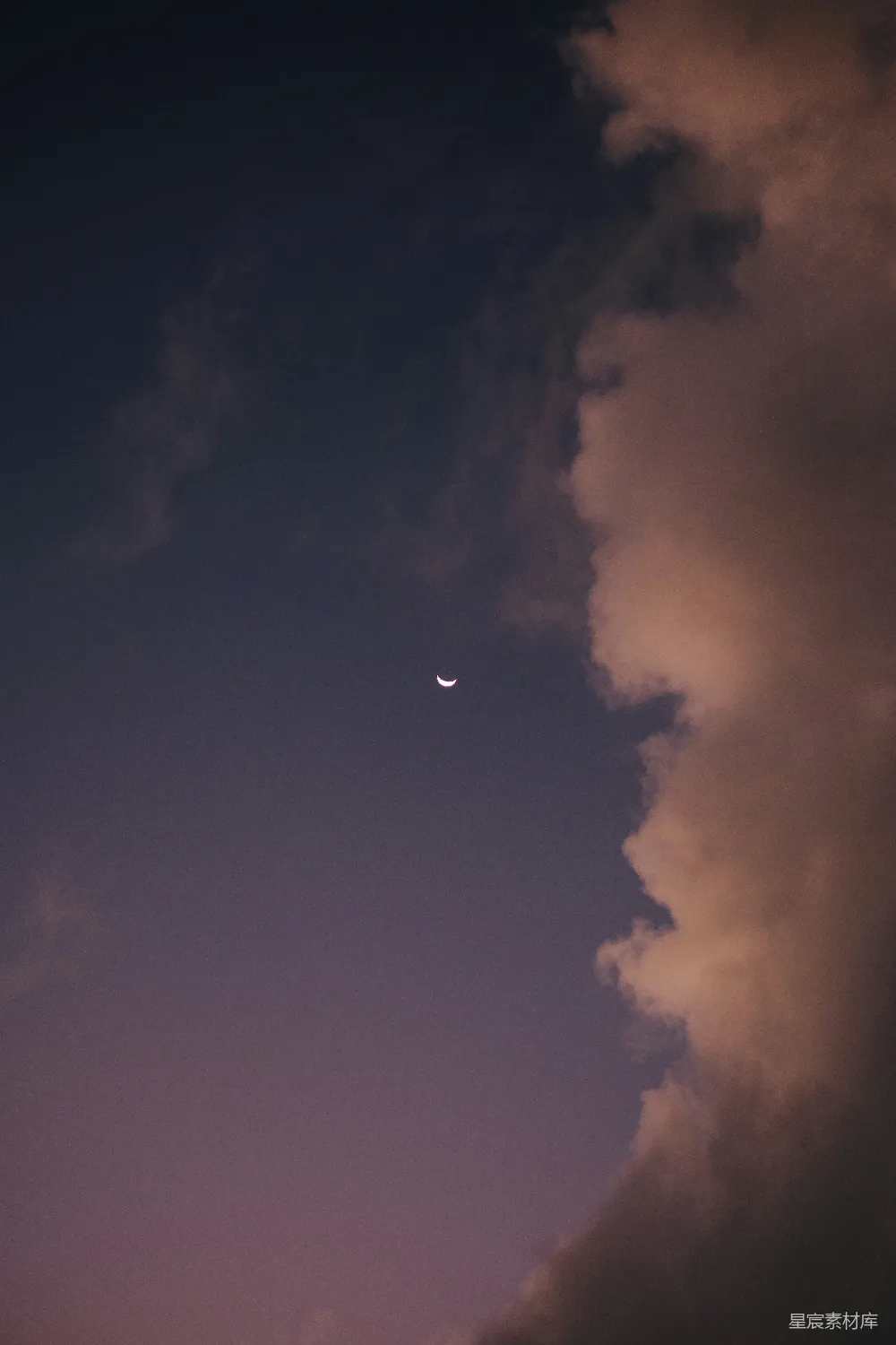 高清摄影 天边云遮月 crescent