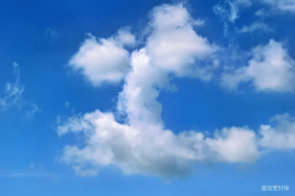高清摄影 洁白柔软的云朵漂浮在蔚蓝的天空中