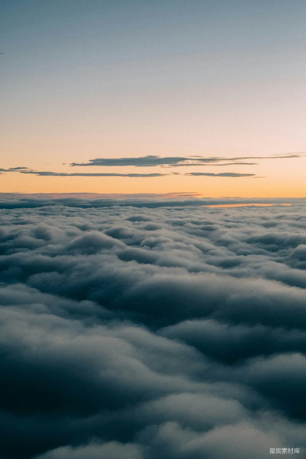 高清摄影 夕阳时分，在云端之上