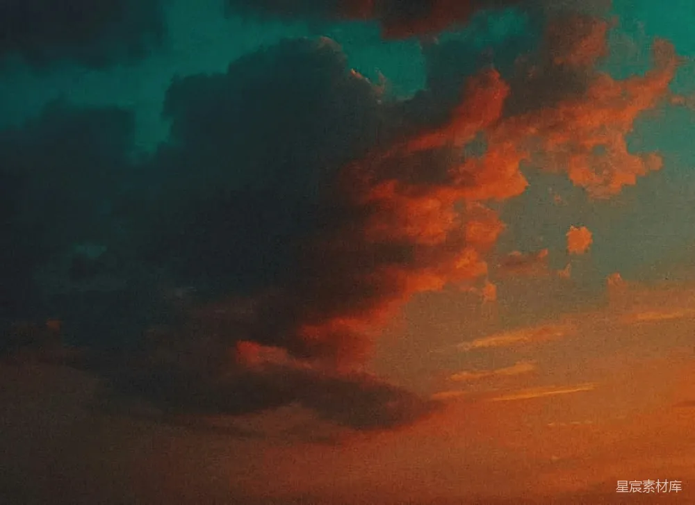 高清摄影 绚丽的夕阳天空中布满了暗云和浅蓝色的地平线。