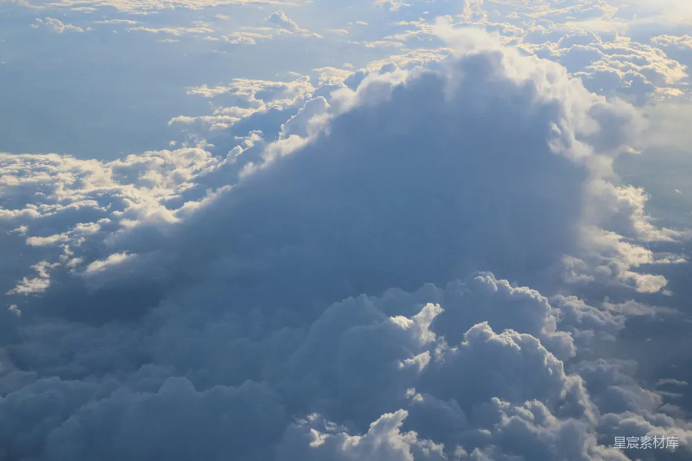 高清摄影 高空拍摄到的戏剧性浓积云形成景象。