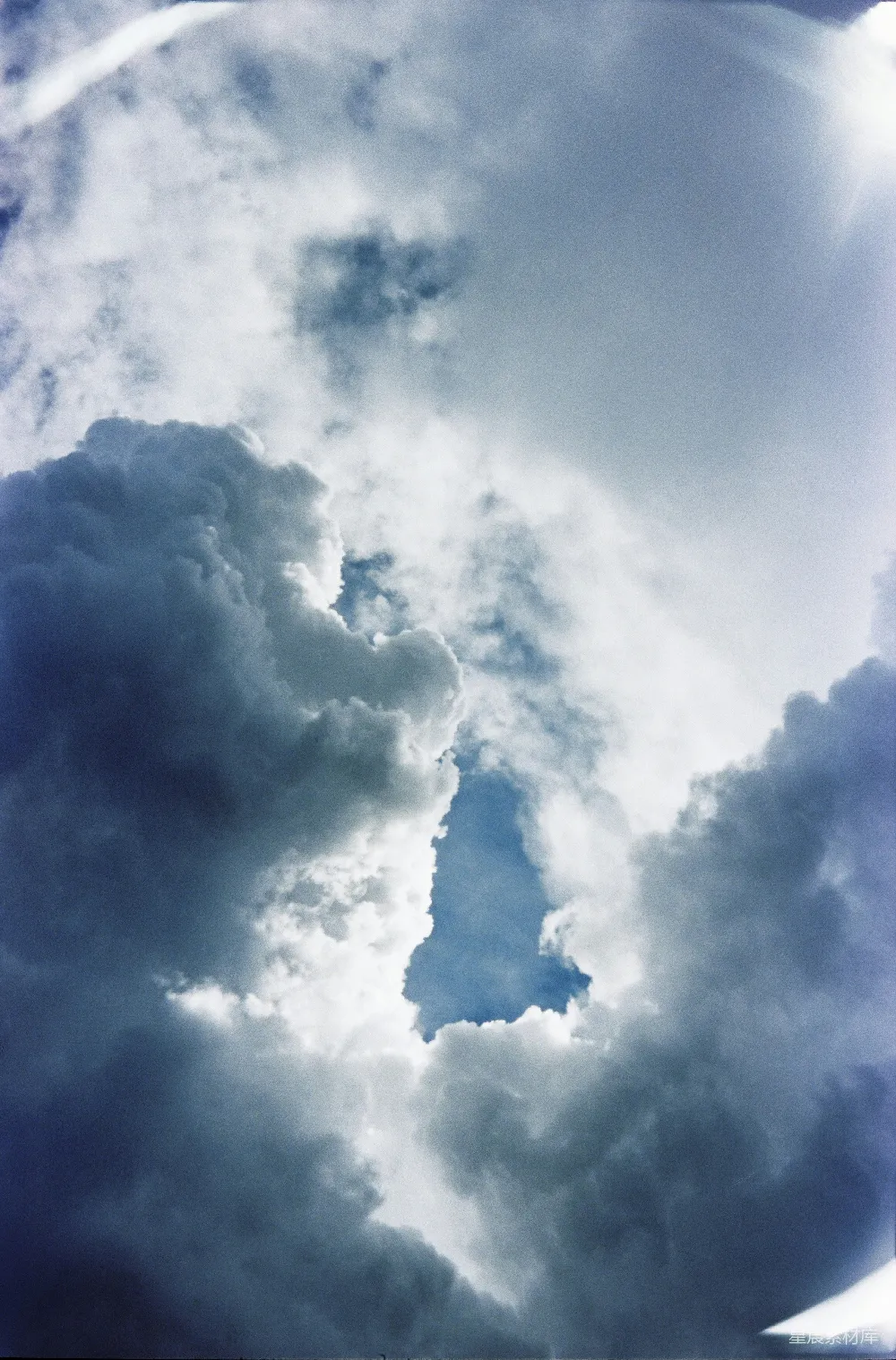 高清摄影 狂风暴雨后的晴空展现。