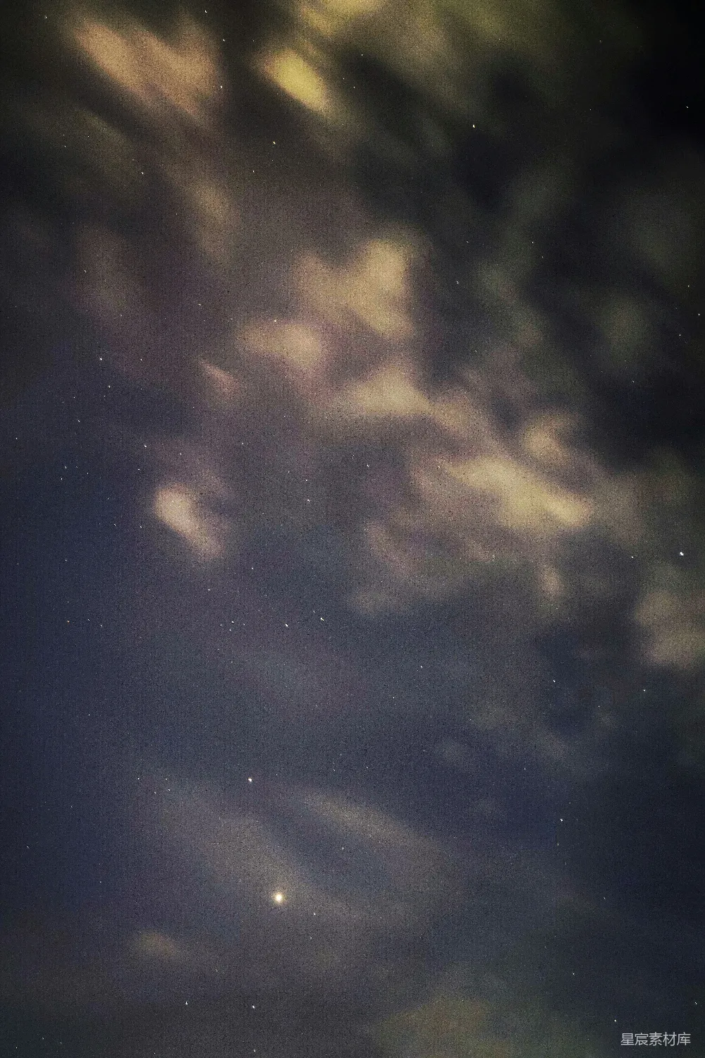 高清摄影 夜间的白云和蓝天