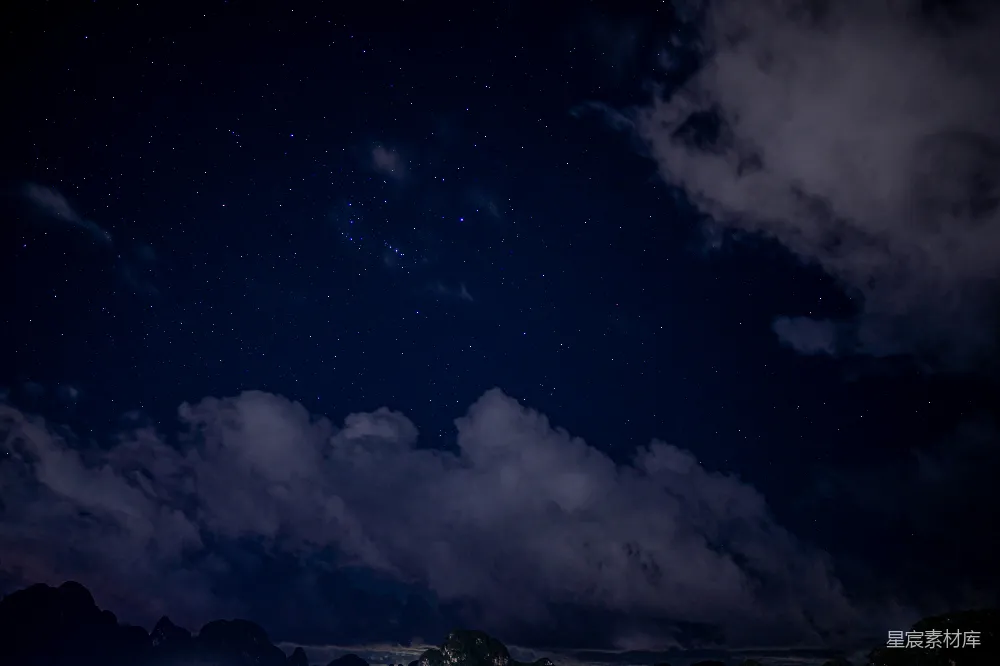 高清摄影 夜空中的星星和云朵