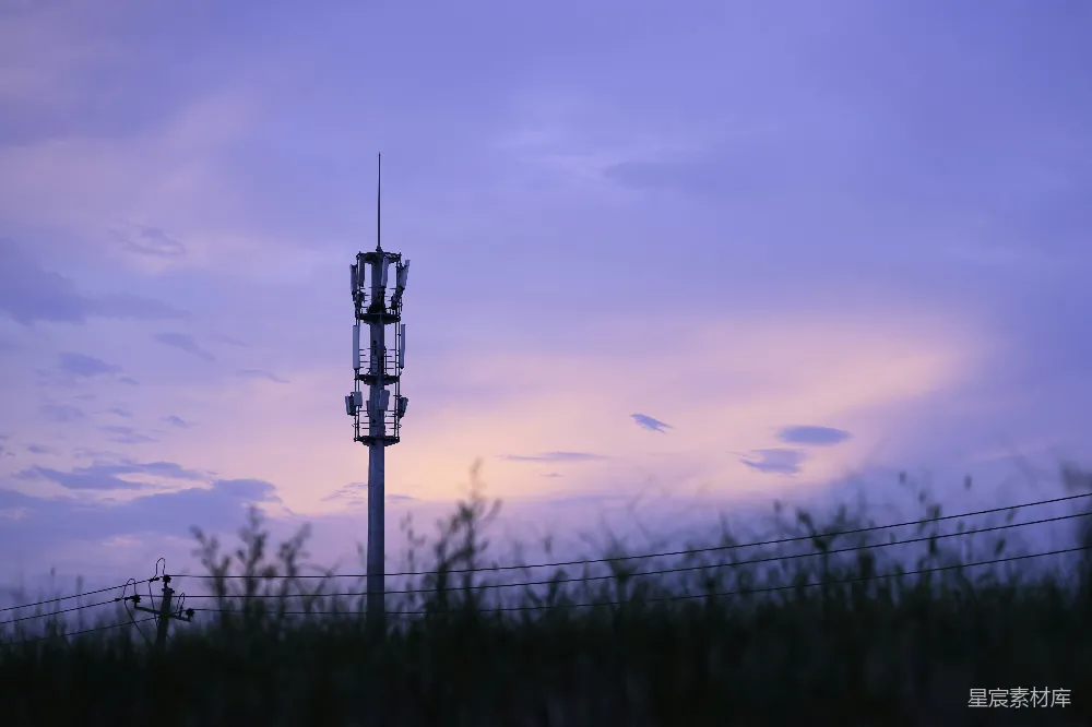 高清摄影 田野中的一个 cellphone 塔
