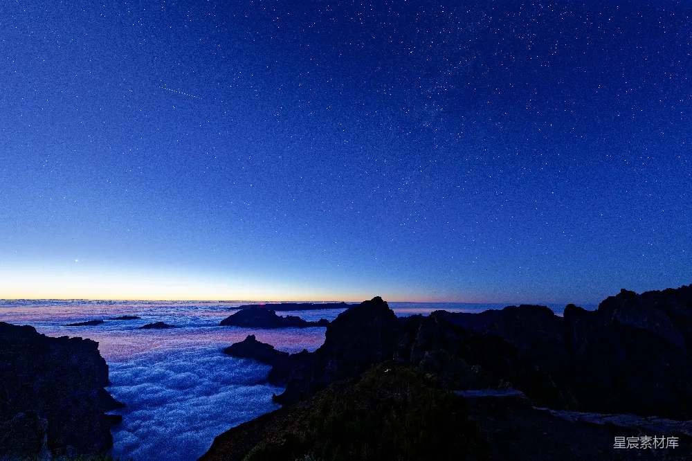 高清摄影 山顶上俯瞰的夜空景色