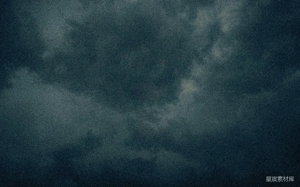 高清摄影 天空中聚集着阴暗、可怕的暴风雨云。