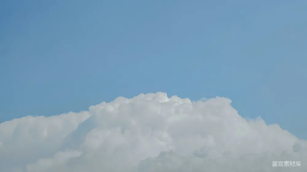 高清摄影 洁白柔软的云朵漂浮在碧蓝的天空中