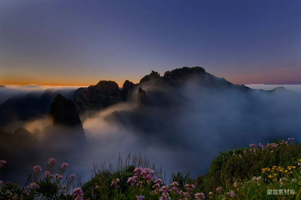 高清摄影 山间雾气弥漫的一景