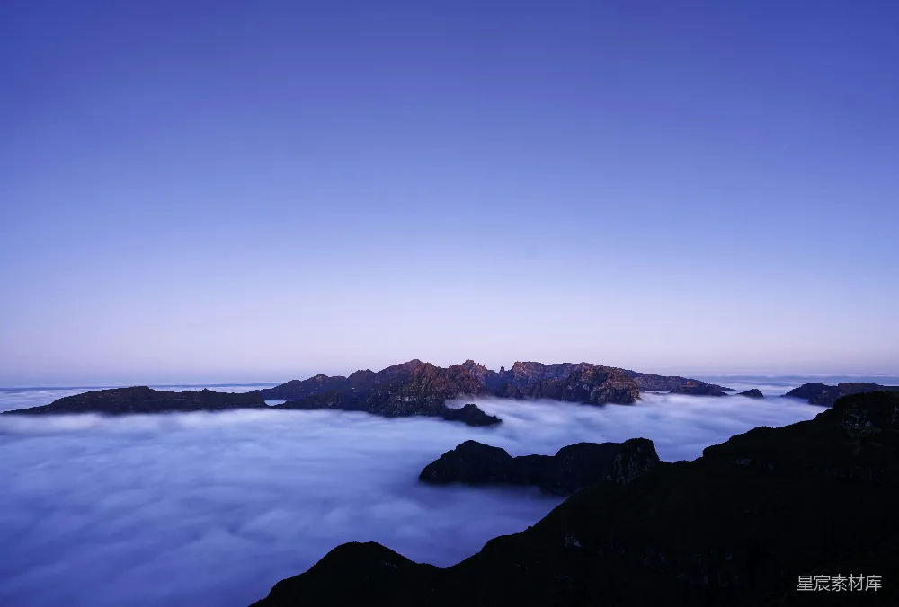 高清摄影 云雾覆盖中的山景
