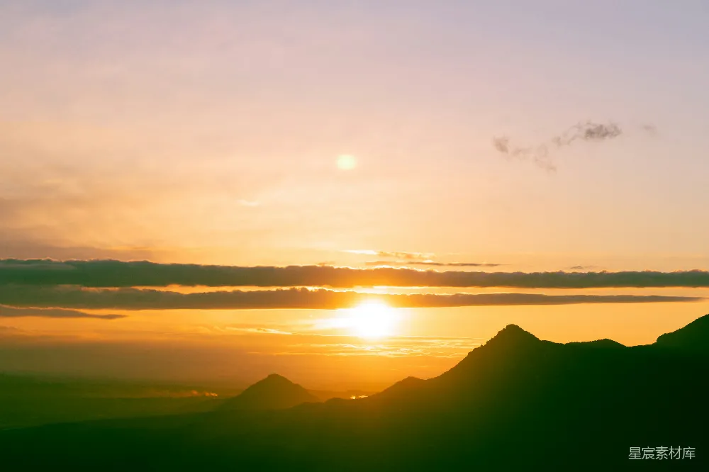 高清摄影 夕阳下的山影