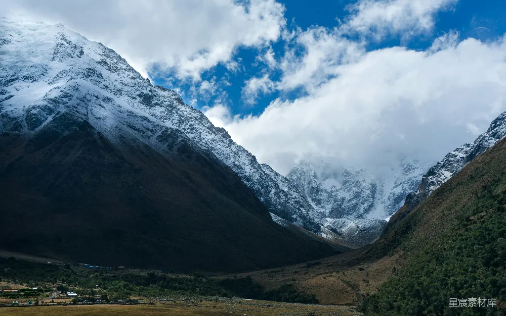 高清摄影 山顶覆盖着白雪的照片