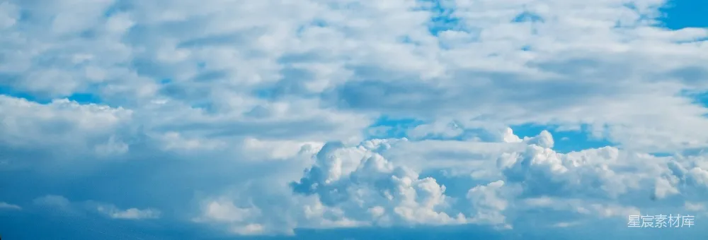 高清摄影 fluffy白的云在蔚蓝天空中飘动。
