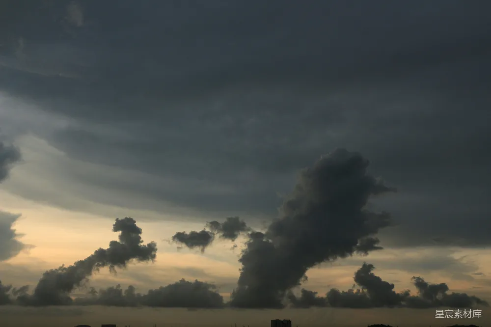 高清摄影 夕阳下的云和天空