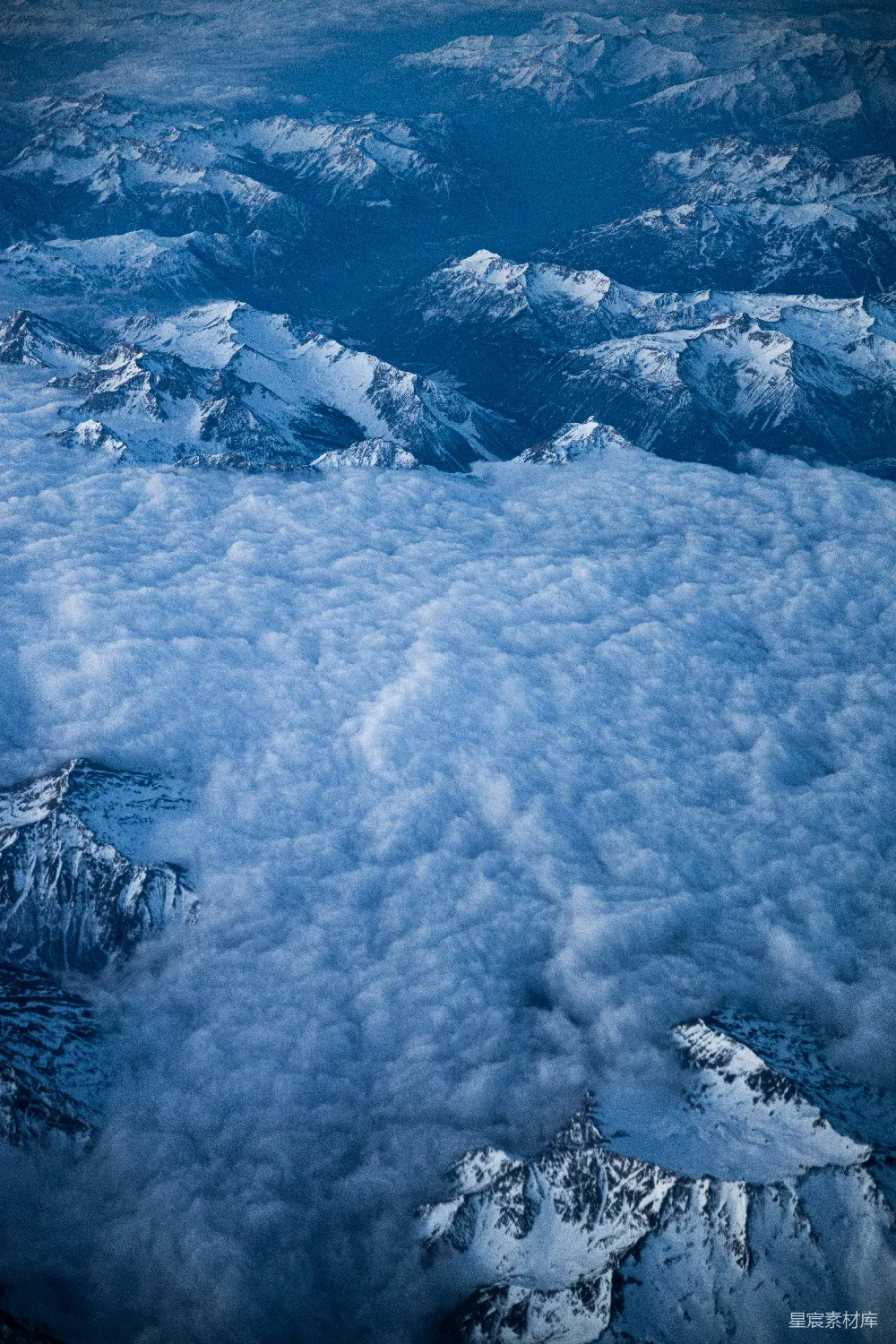 高清摄影 飞机上看山峦美景