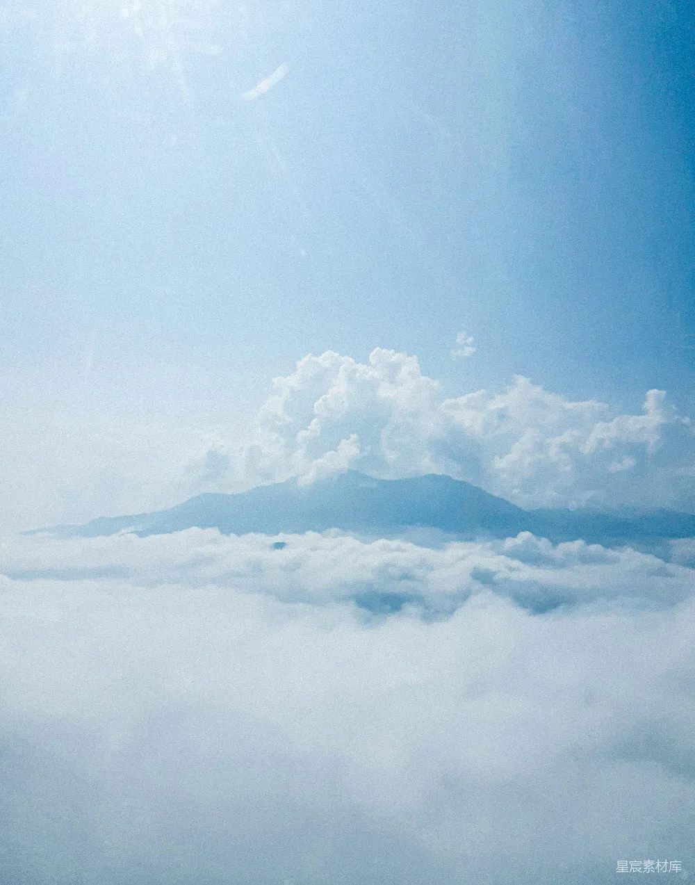 高清摄影 云中的山峰
