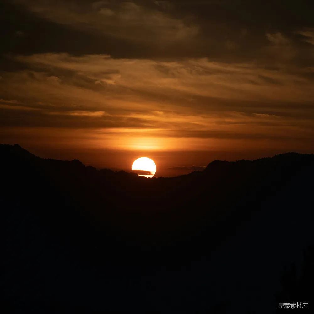 高清摄影 山峦之上夕阳西下