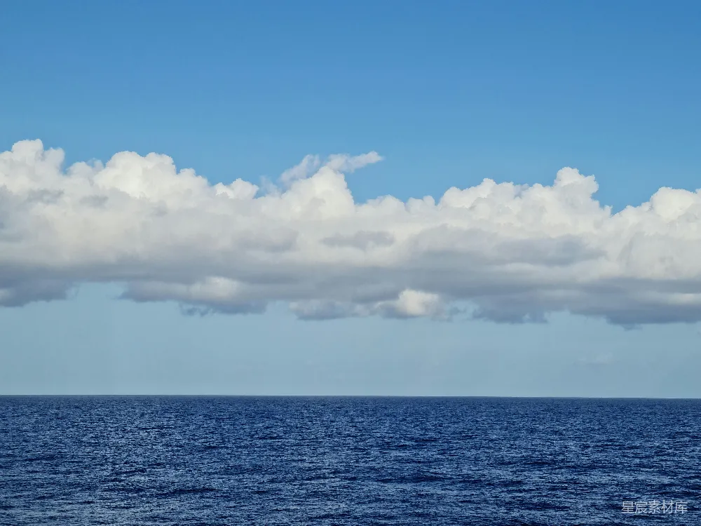 高清摄影 白昼蓝空下碧海蓝天间