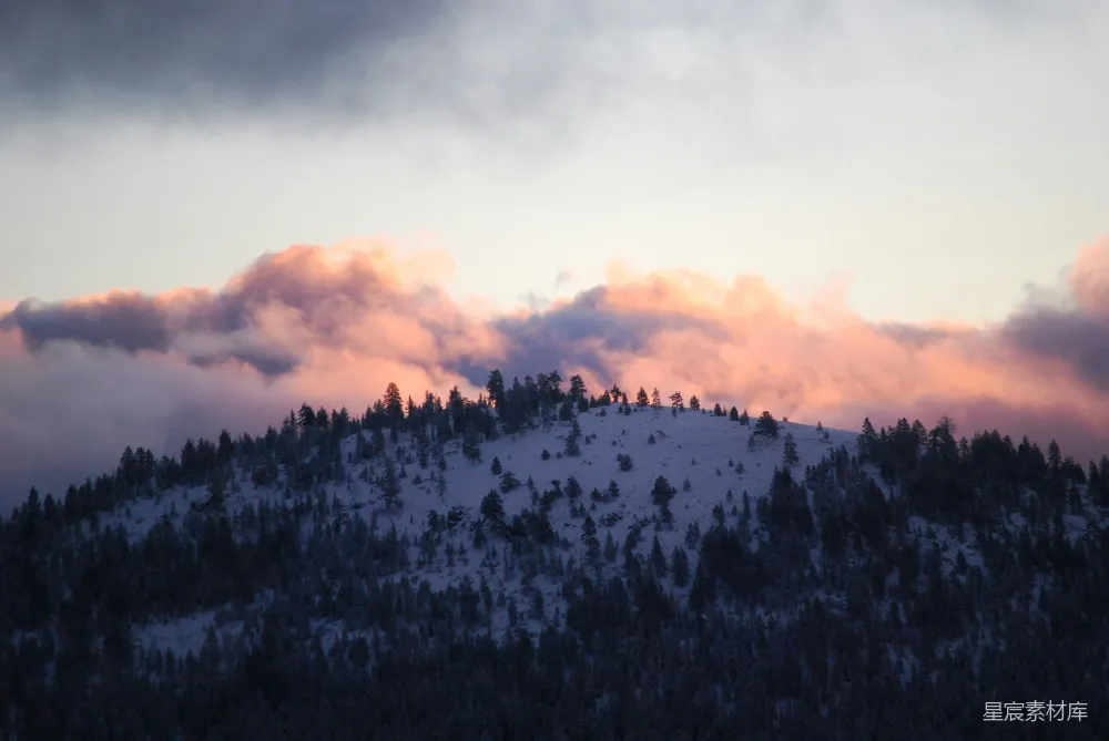 高清摄影 夕阳下的雪山云海