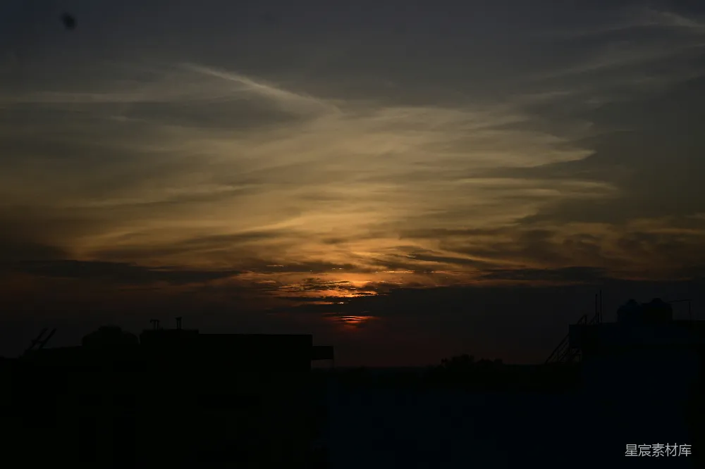 高清摄影 天边的城市正落下夕阳。