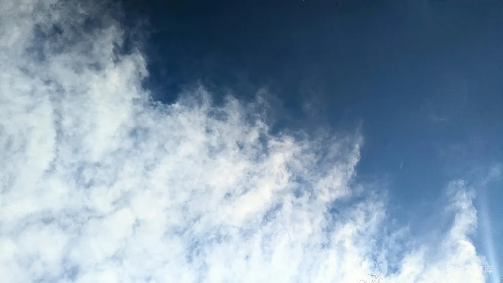 高清摄影 一个人正在高空中放风筝