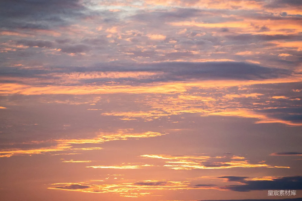 高清摄影 多彩的夕阳将天空染成一片云霞。