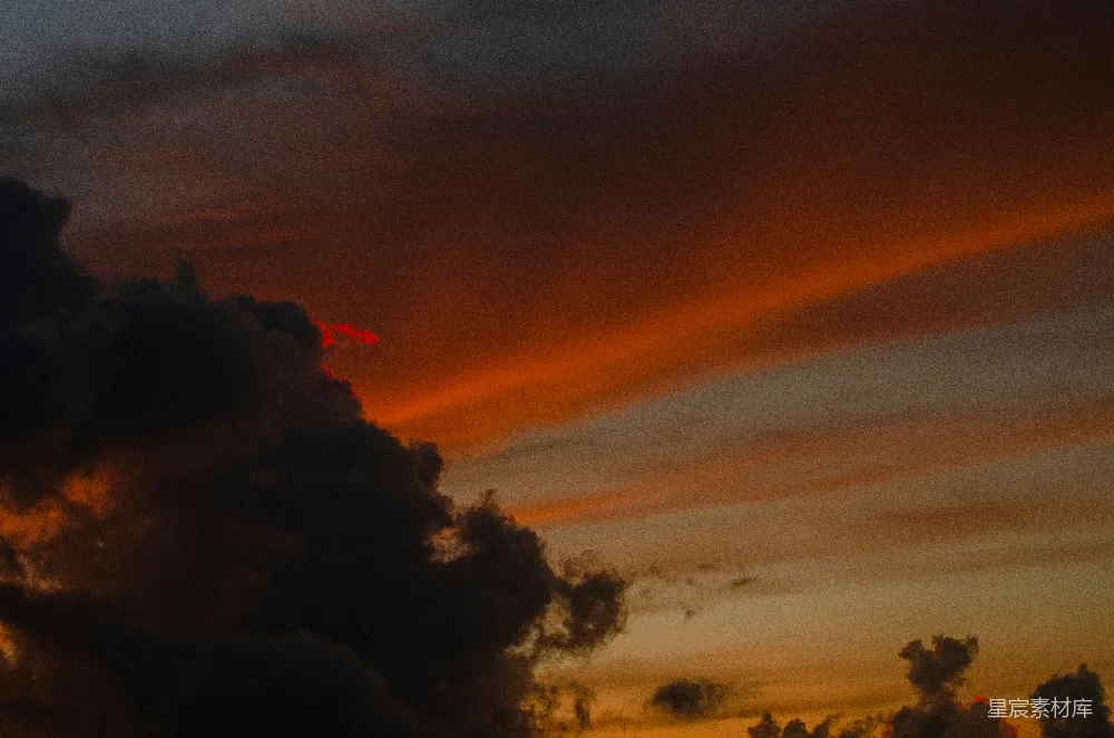 高清摄影 夕阳余晖中有云朵