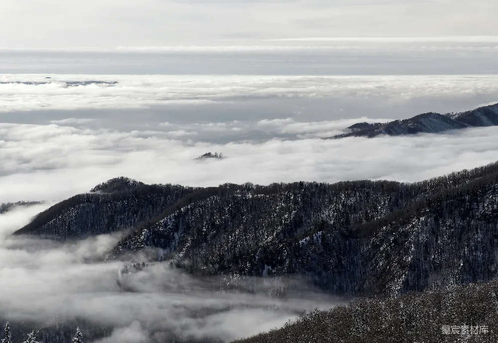 高清摄影 云雾覆盖中的山景