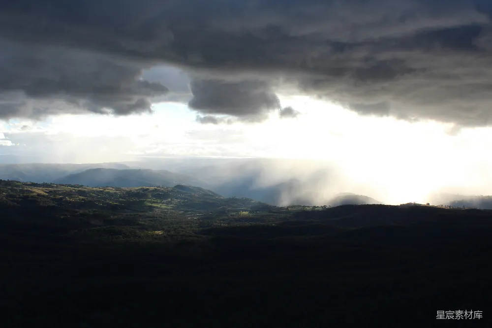 高清摄影 有云的山水 Landscape with Clouds and Mountains