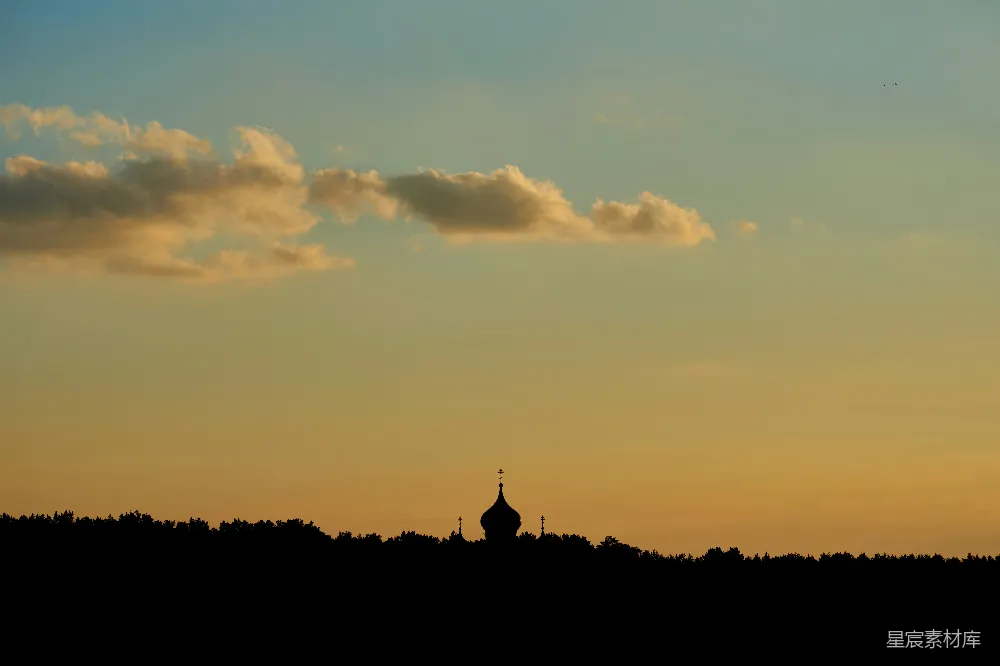 高清摄影 夕阳下的教堂尖顶轮廓图象