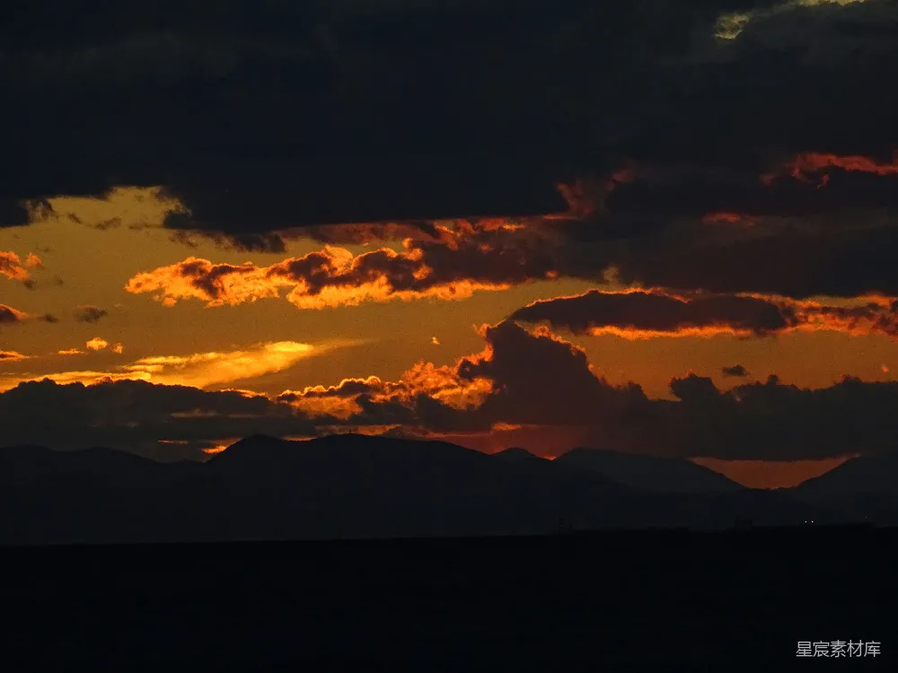 高清摄影 夕阳下山峦的轮廓