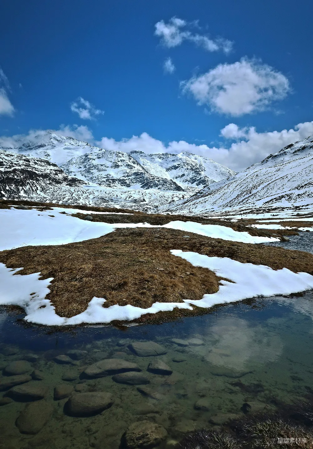 高清摄影 白雪覆盖的山峦山脉