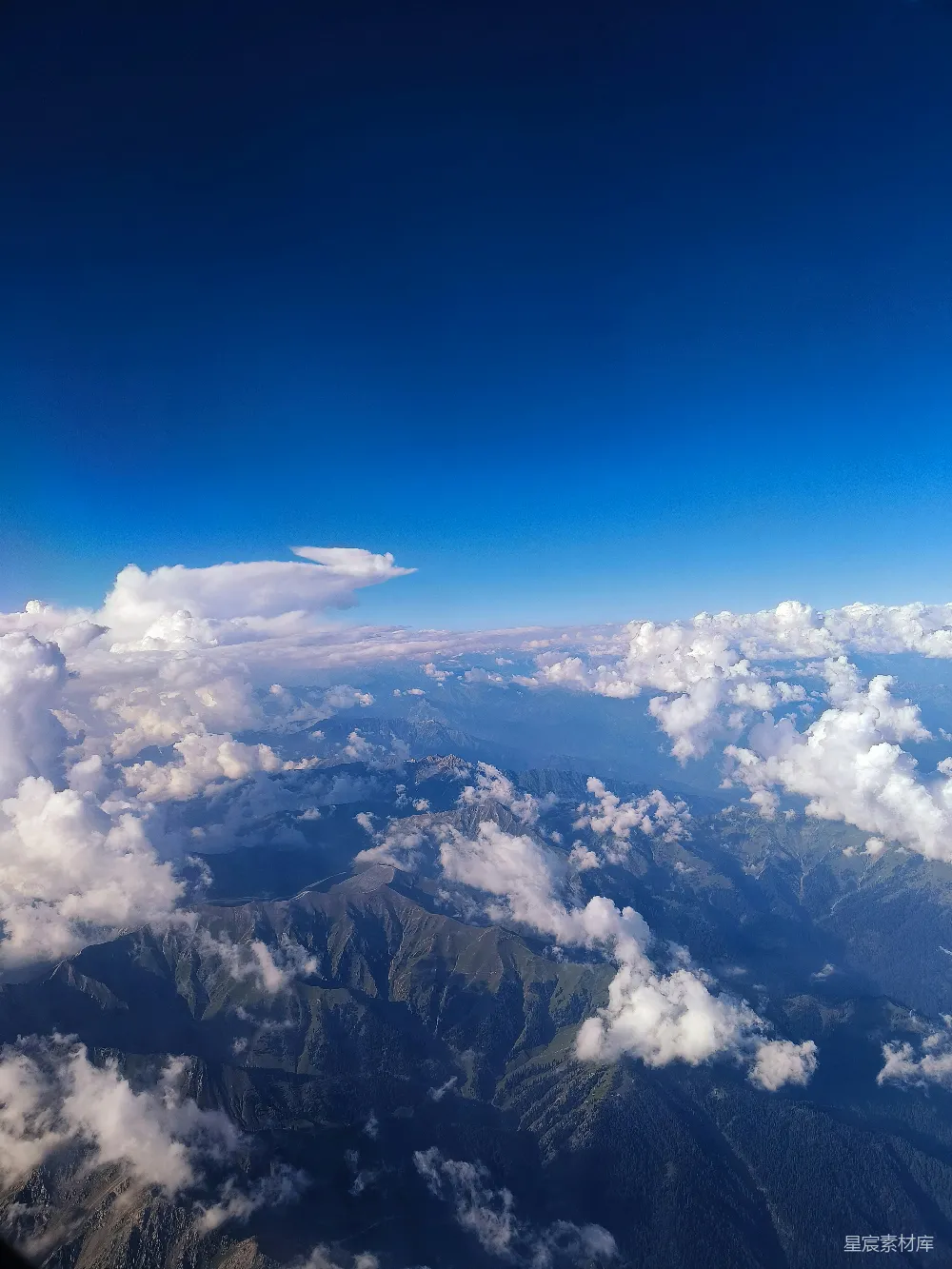高清摄影 飞机上看山峦美景