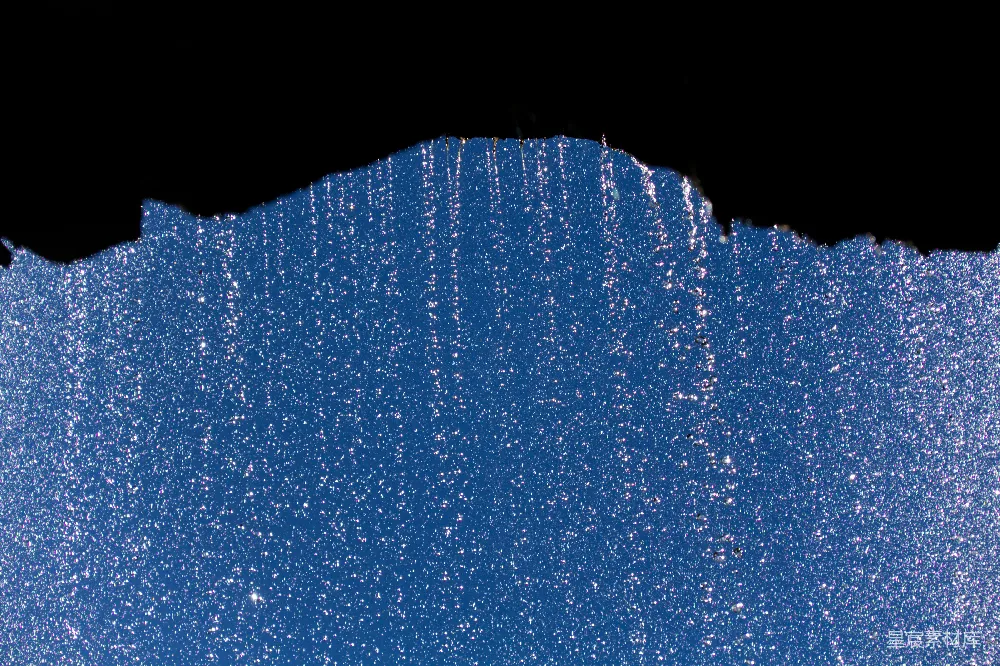 高清摄影 岩 Formation 的轮廓带有雨滴影子