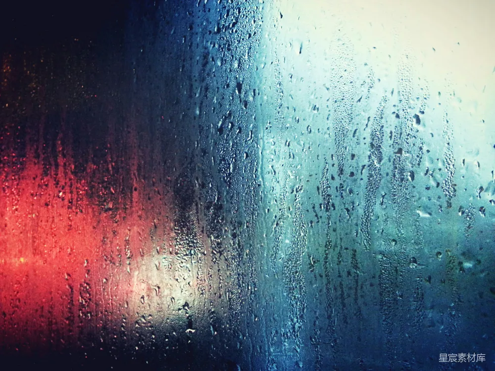 高清摄影 窗户上的近景，有雨滴