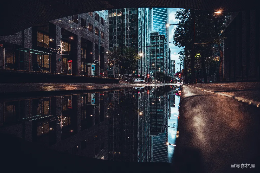 高清摄影 城市建筑物近水体在夜间