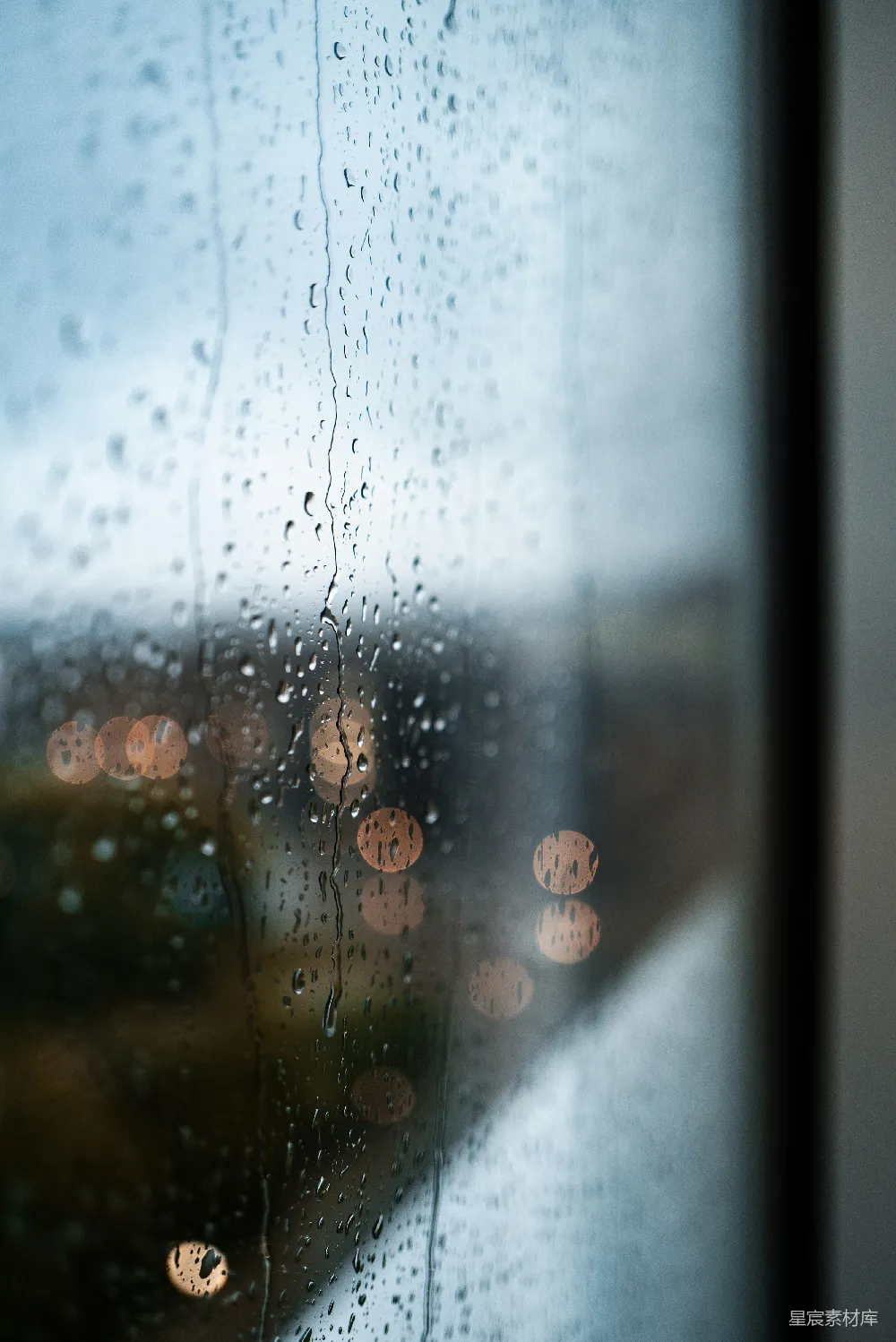 高清摄影 玻璃上的雨滴窗户