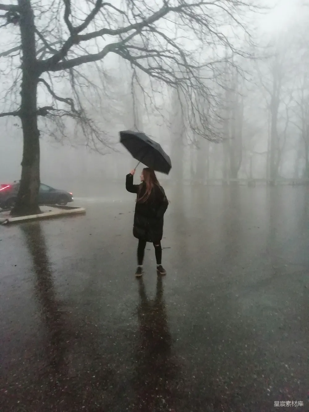 高清摄影 雨中撑伞的女人