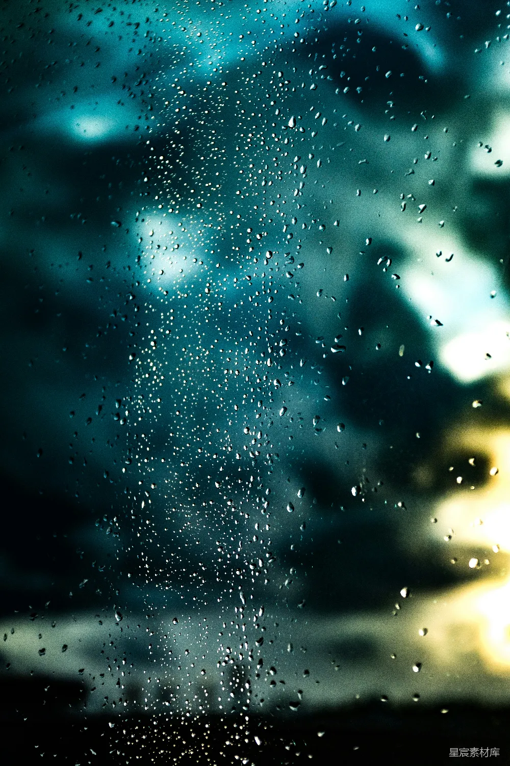 高清摄影 玻璃窗上的雨滴